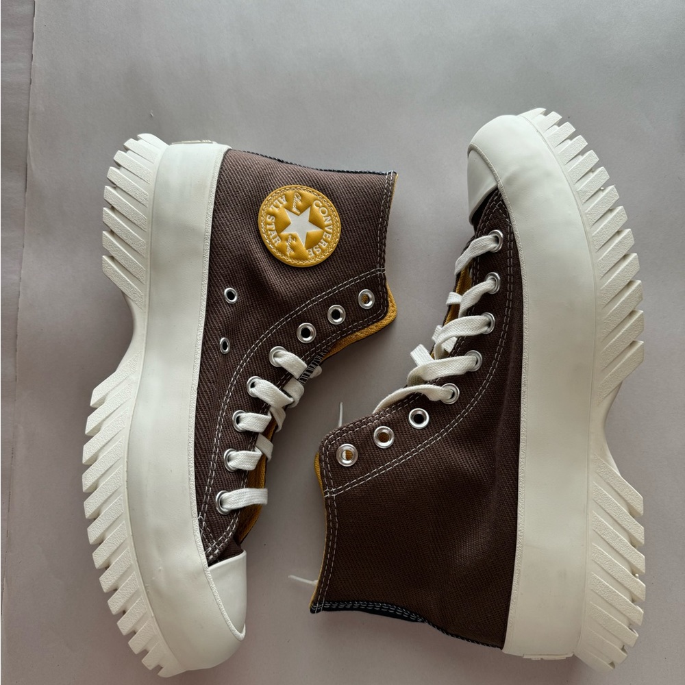 25.Converse Chuck Taylor All Star Lugged 2.0 Squirrel Friends Brown High To…